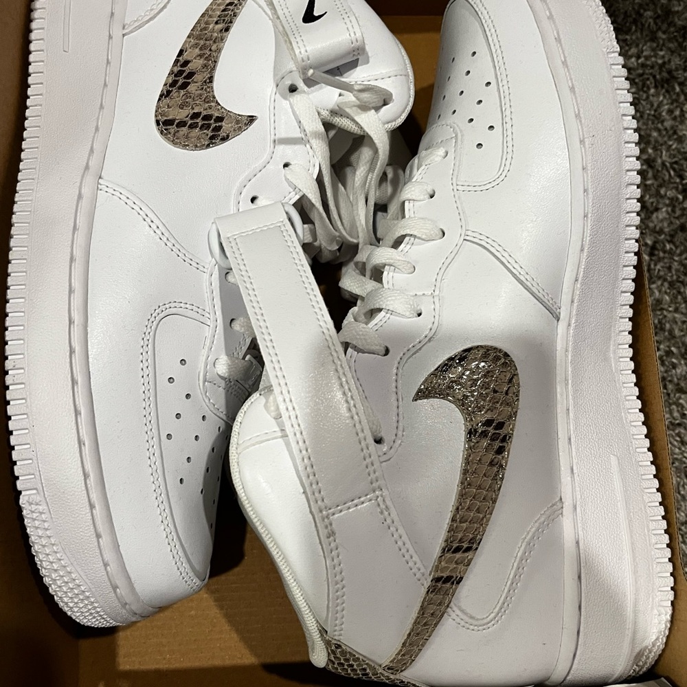 WMNS AIR FORCE 1 07 MID Size 11